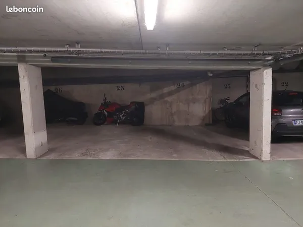 Location Place parking - Bas Montreuil