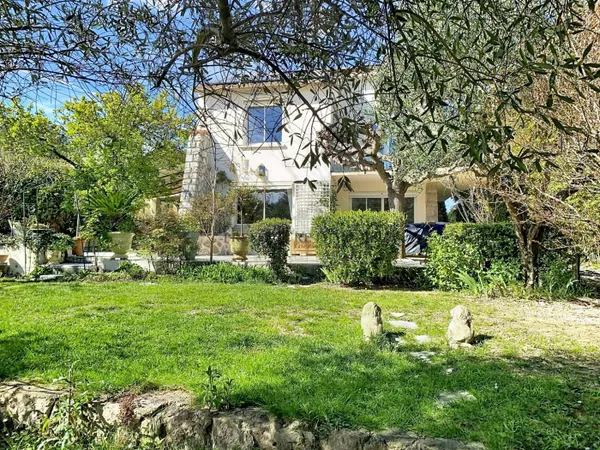VENTE VILLA 7 PIECES ET STUDIO SAINT CLEMENT DE RIVIERE