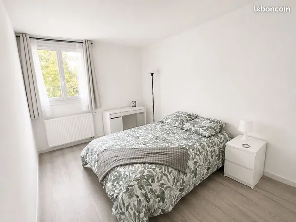 Chambre meublée de 12 m² - Colocation dans appartement de 76 m² - quartier Village
