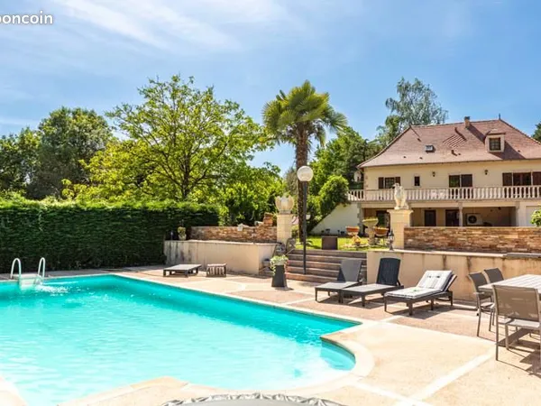 Villa 8 pièces 280 m²