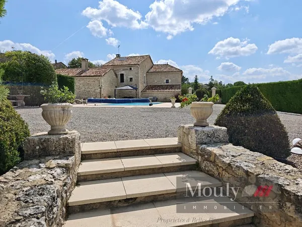VOICI UNE RENOVATION VRAIMENT SOIGNEE EN QUERCY BLANC