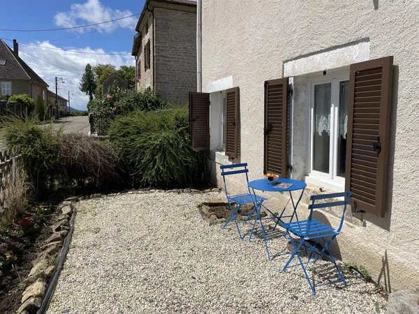 Charmante maison ancienne avec jardin spacieux et terrain forestier