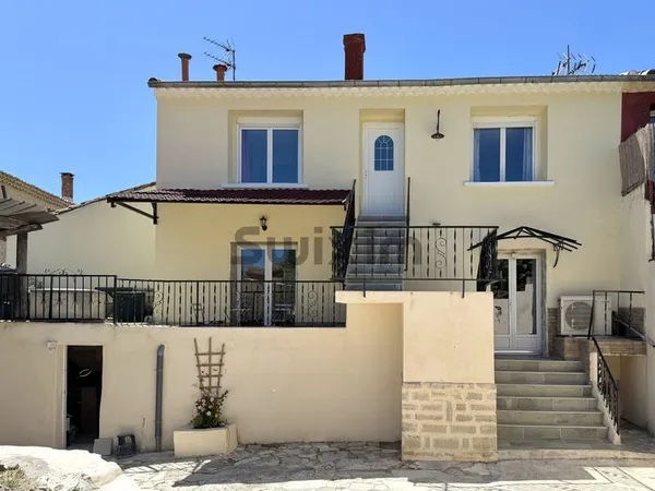 Maison de village rénovée avec appartement indépendant, terr