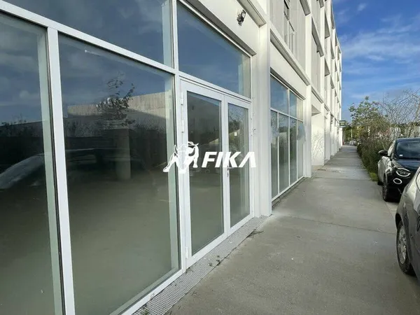 Local commercial 474 m²