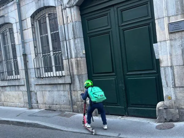Bureau spacieux de caractère en plein centre-ville, avec logement F1