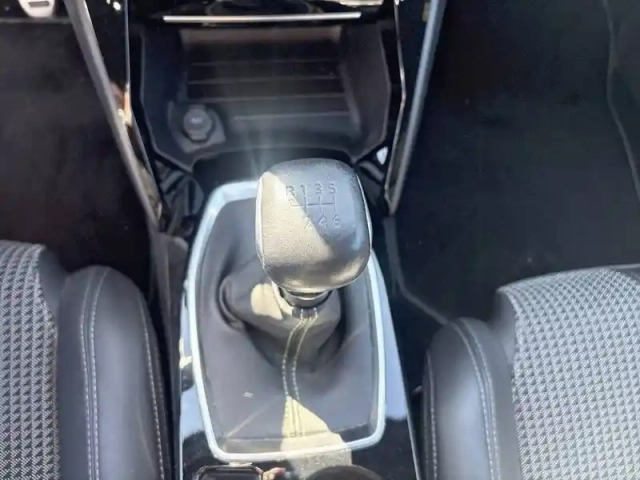 Peugeot 2008 puretech 130 s&amp;s bvm6 — photo 14