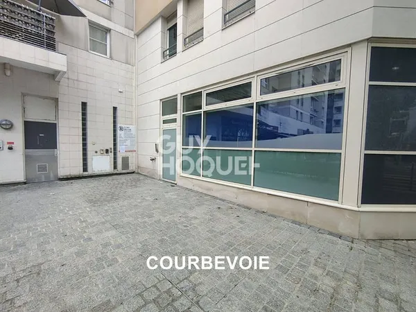 Local commercial 179 m²