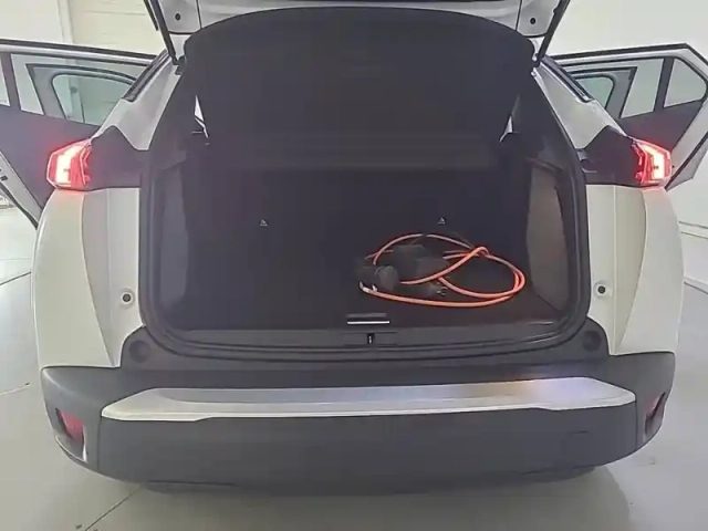 Peugeot 2008 electrique 136 ch — photo 74