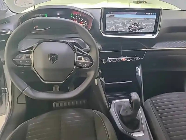 Peugeot 208 puretech 75 s&amp;s bvm5 — photo 8