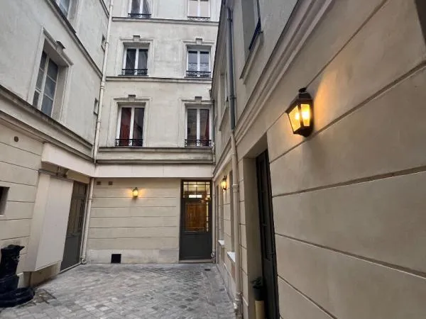 Paris 15 Secteur Emile Zola-Commerce 3 Pièces 2 Chambres dernier étage avec ascenceur