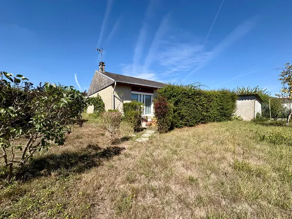Ecouflant -Maison de plain-pied avec 3 chambres, jardin et garage