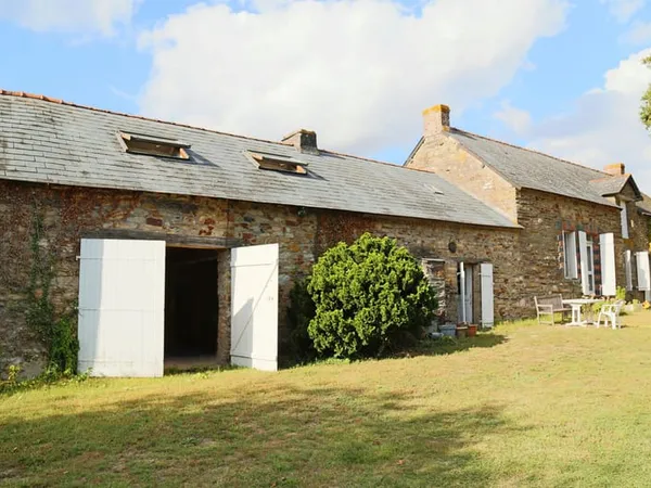 A VENDRE - Longère à rénover 110m2 - 5 pièces - 3 chambres - DERVAL