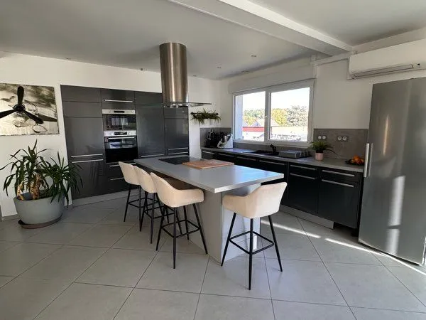À VENDRE - MAGNIFIQUE MAISON FAMILIALE - 160 m² - PISCINE - 4 CHAMBRES