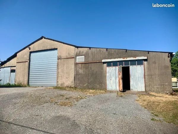 Local d’activité et entrepôt Location Égletons  336m² 600€