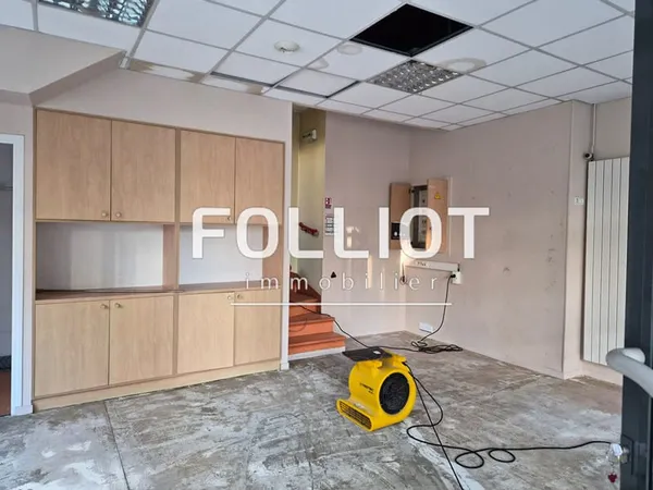 A LOUER - centre ville de VIRE - LOCAL COMMERCIAL de 115 m² AVEC BEL EMPLACEMENT