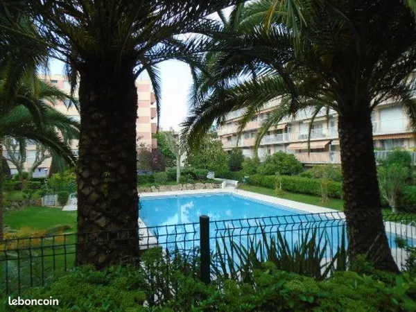 Beau 2-pièces dans parc avec piscine Vallauris centre