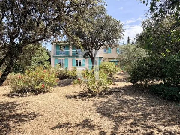 Villa familiale avec vue exceptionnelle à Venasque