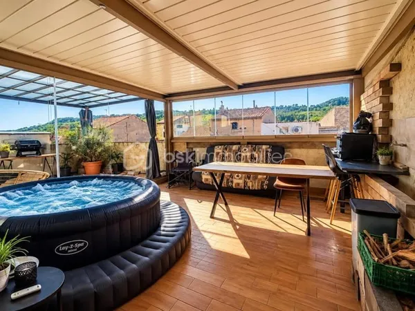 MAISON DE VILLAGE AVEC 4 CHAMBRES ET UNE BELLE TERRASSE