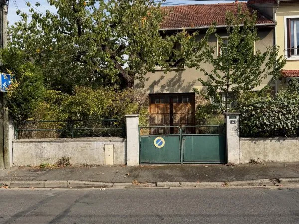 Maison individuelle 4 pièces sur 340 m² de terrain - Garage - Idéal rénovation