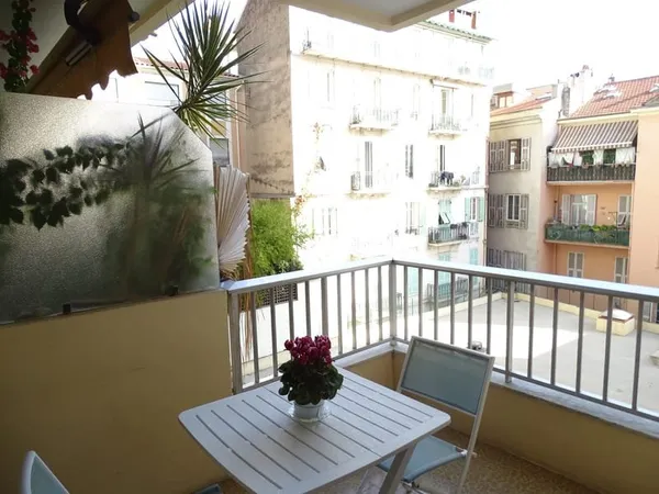 LOCATION SAISONNIÈRE - Studio centre ville près mer de la mer