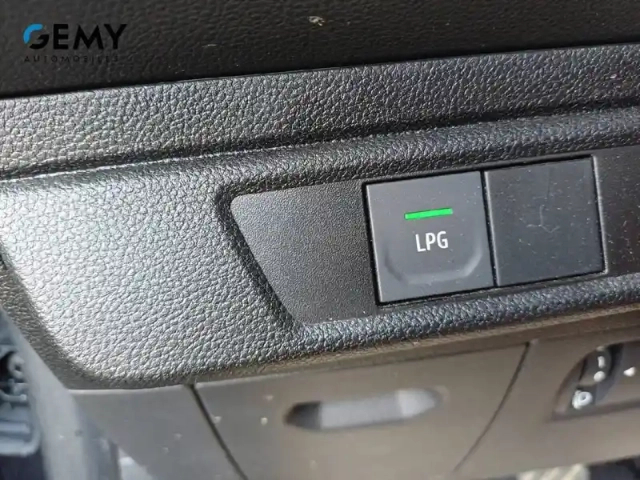Dacia Sandero eco-g 100 — photo 17