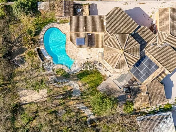 337 m²  5 DÉPENDANCES  UN LIEU, PLUSIEURS PROJETS