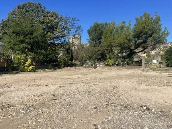 Terrain à bâtir de 420 m² à ALLEINS (13)