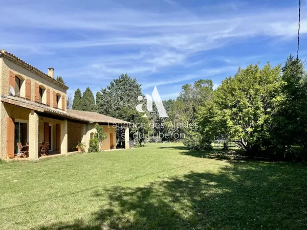 MAUSSANE LES ALPILLES - ENTRE VILLAGE ET CAMPAGNE