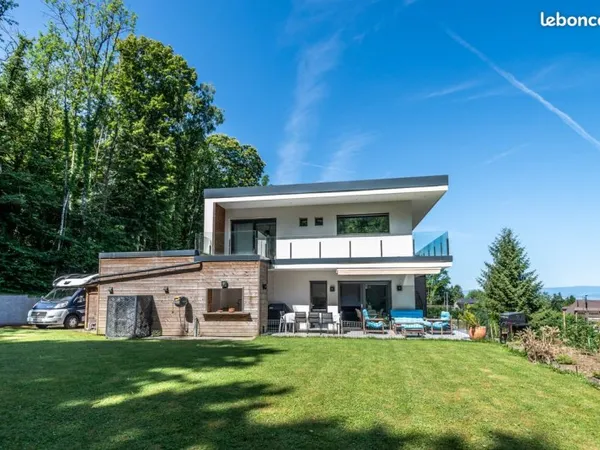 Villa 10 pièces 225 m²