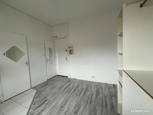 Studio 1 pièce 14 m²