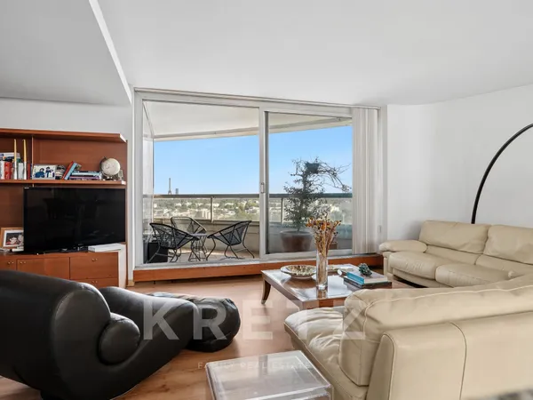 Appartement d'exception 5P-137 m2 avec terrasse et vue panoramique sur la Tour Eiffel