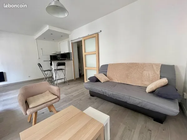 Beau studio meublé,au calme,avec balcon