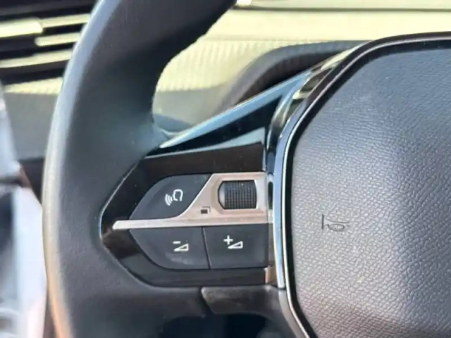 Peugeot 208 puretech 100 s&amp;s bvm6 — photo 18
