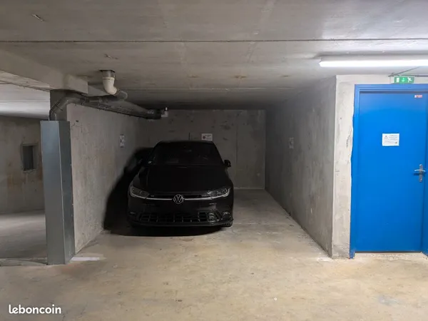 Place Parking Capucins / Saint Jean - Spacieuse et Sécurisée