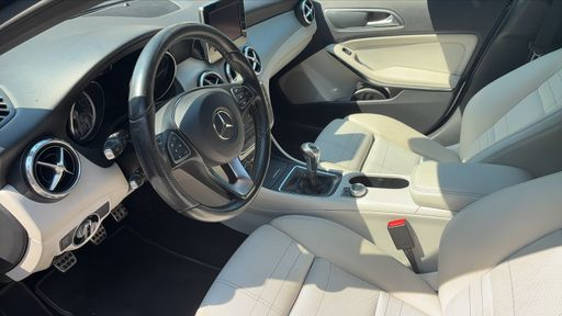 Mercedes Classe GLA 180 d 109 - Sensation – 2016 – 141000 km – Diesel – Boîte Manuelle — photo 13