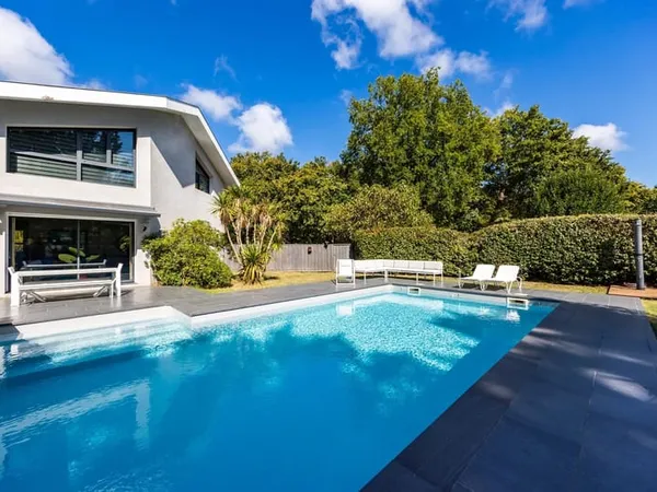 VENDAYS-MONTALIVET - VILLA D'ARCHITECTE AVEC PISCINE À 5 MINUTES DES PLAGES OCÉANES