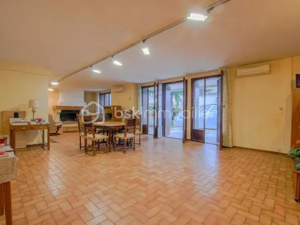 Maison 10 pièces 300 m²