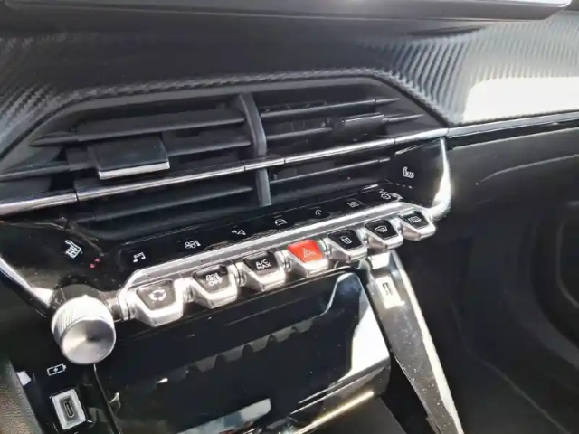 Peugeot 2008 puretech 130 s&amp;s eat8 — photo 18