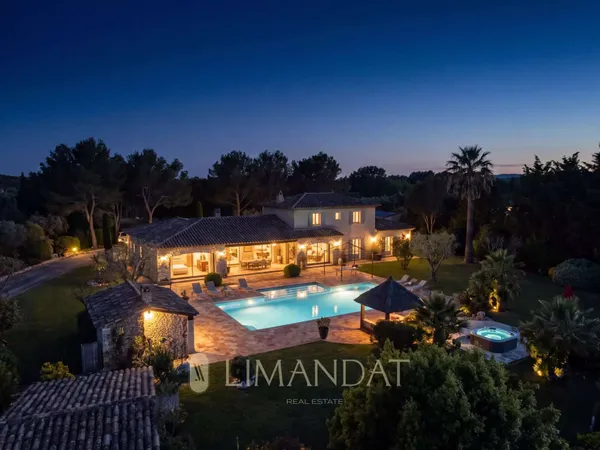 Maison 8 pièces 278 m²