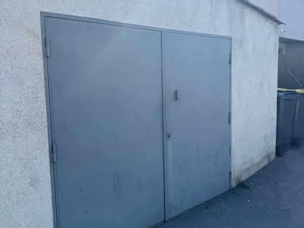 Location garage environ 40m2 - 375 HT