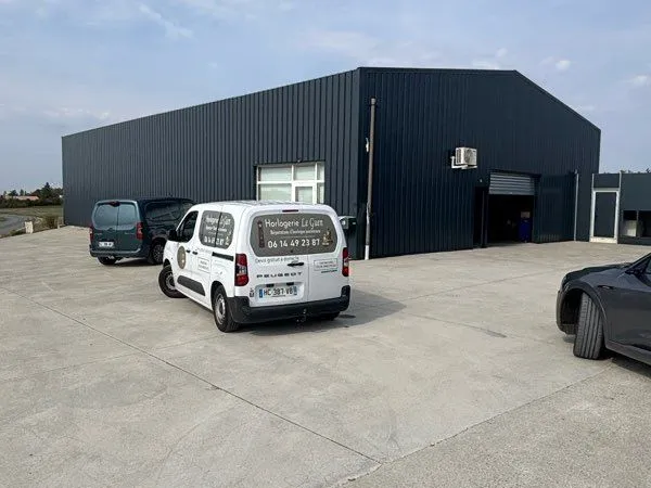 Hangar 400 m² - Bâtiment neuf - Isolé - Bureau - Accès camions