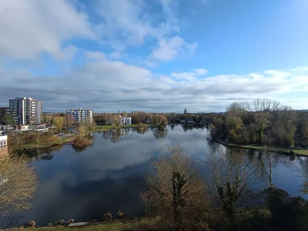 Appartement t4 résidence parc de beauville avec vue sur etang