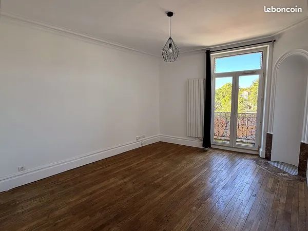 Nancy centre — F3 58 m² face au parc Charles III, 2e étage, parquet chêne, balcon