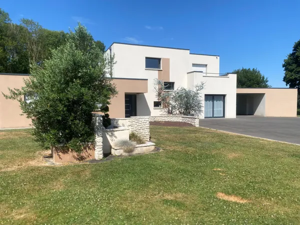 Maison 228 m², 5 chambres, terrain de 4120 m², 10 min de Flers