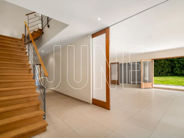 Maison beaux volumes sur terrain 3 180 m2