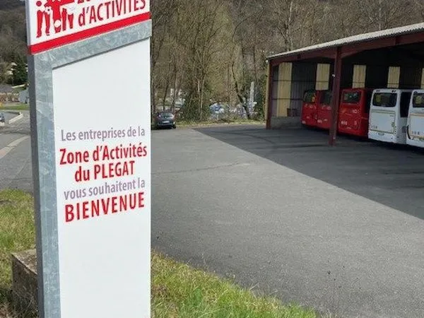 Atelier 1025 m² AUBIN