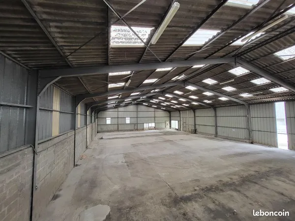 Local 700 m² Vannes
