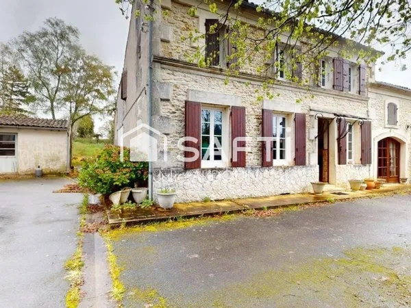 Propriété 151 m² habitables et 480 m² de dépendances à Burie