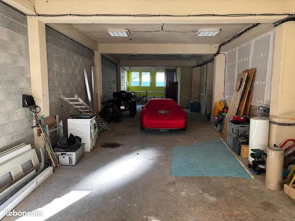 Local, box, garage, stockage 124m²