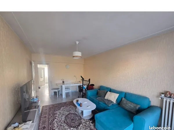 Deux pièces à louer à Nice en face de centre commercial TNL